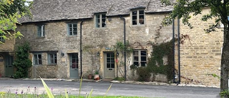 Wren Cottage  - StayCotswold
