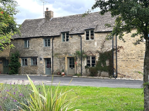 Wren Cottage  - StayCotswold