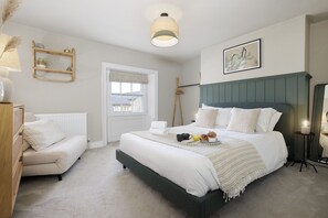 Molls Yard Bedroom 2 - StayCotswold