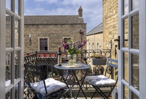 Molls Yard - StayCotswold
