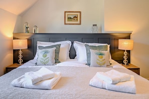 Church Corner Master Bedroom - StayCotswold