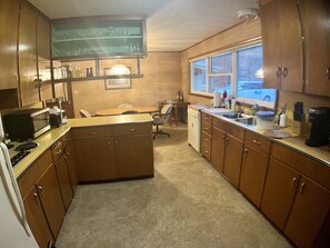 Dining room/kitchen