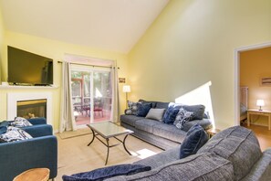 Living Room | 1st Floor | Smart TV | Fireplace