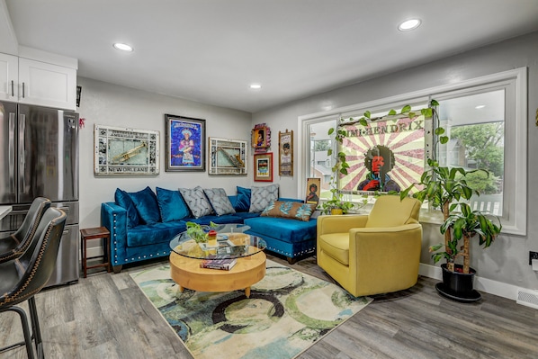 Sitting area right off the kitchen!