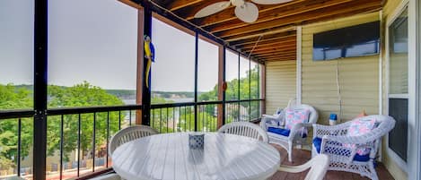 Osage Beach Vacation Rental | 3BR | 2BA | 1,100 Sq Ft | Stairs Required to Enter