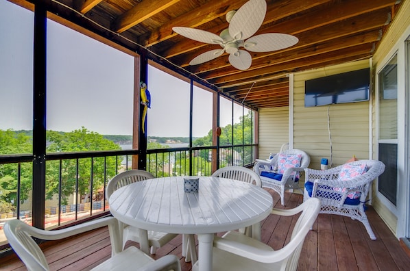 Osage Beach Vacation Rental | 3BR | 2BA | 1,100 Sq Ft | Stairs Required to Enter