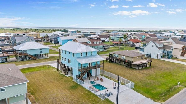 Tide Runner Retreat features new build, Pool and Hot Tub