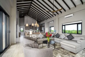 Villa Vaya Vista - 3Story 4BR Waterfront Villa w/ Sunset Views (3349)
