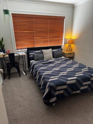 room near airport in auckland