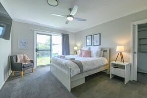 Master Bedroom - King, Ensuite, TV, Clothes Storage, Heating, AC + Ceiling Fan