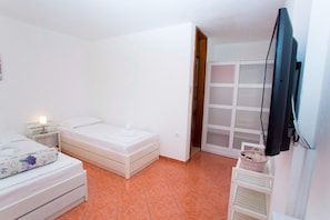 A2(3): bedroom