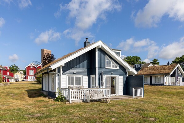 Außenseite Ferienhaus [Sommer]