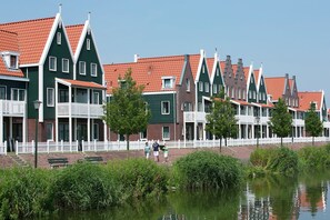 Stugans exteriör [sommar]