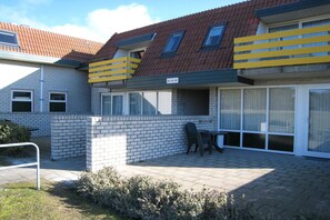 Stugans exteriör [sommar]