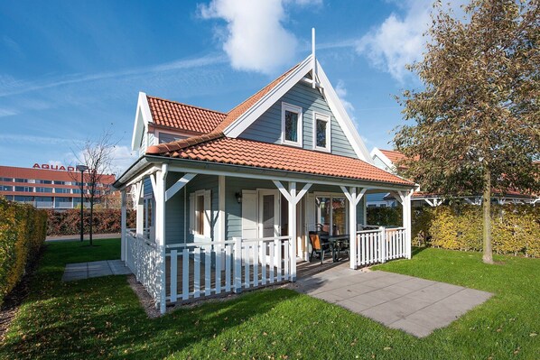 Stugans exteriör [sommar]