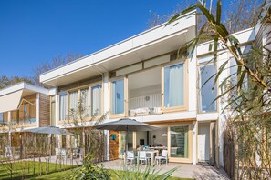 Außenseite Ferienhaus [Sommer]