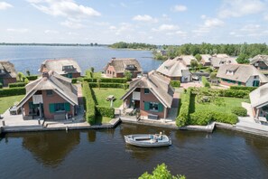 Stugans exteriör [sommar]