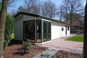 Außenseite Ferienhaus [Sommer]