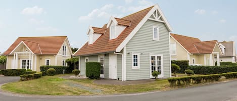 Außenseite Ferienhaus [Sommer]