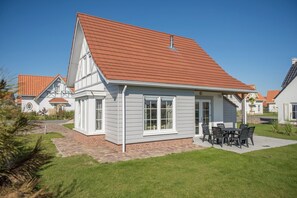Stugans exteriör [sommar]