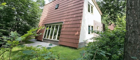 Außenseite Ferienhaus [Sommer]