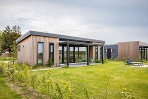 Stugans exteriör [sommar]