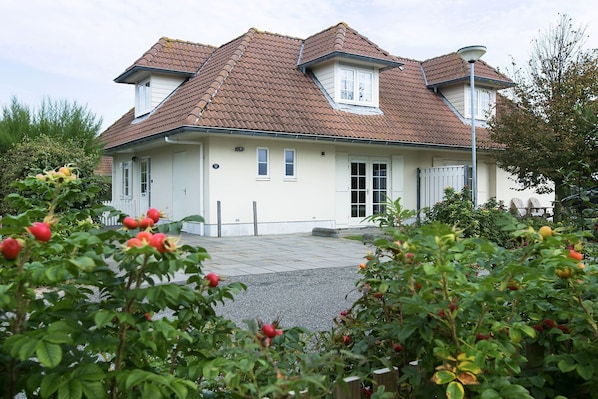 Außenseite Ferienhaus [Sommer]