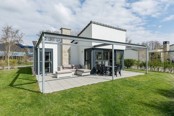 Außenseite Ferienhaus [Sommer]
