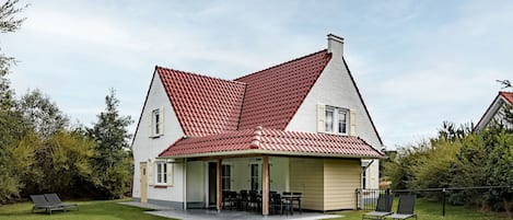 Außenseite Ferienhaus [Sommer]