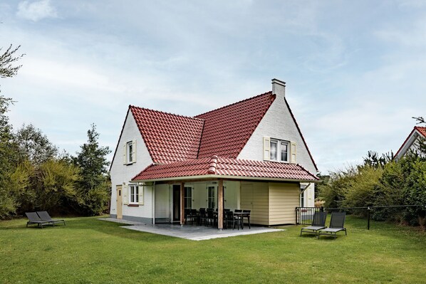 Außenseite Ferienhaus [Sommer]