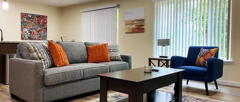 You will find all the comfort you need for your movie nights in our fully furnished living room.