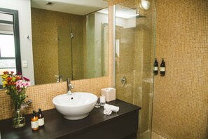 Experience our bright and modern bathroom, offering a clean and refreshing ambiance.