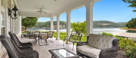 Located in a gorgeous lakeside neighborhood in the Ozark Mountains, our home offers the perfect Beaver Lake experience!