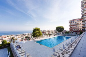 Swimming pool with sea view