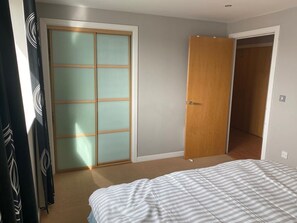 Bedroom with ensuite, views over the Edinburgh castle and Aurther Seat