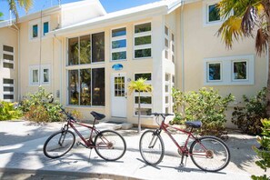 Two free bikes are provided to explore the Cayman Kai area. Starfish Point is a short ride away!