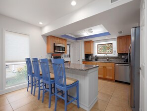 Kitchen Area | Breakfast Bar