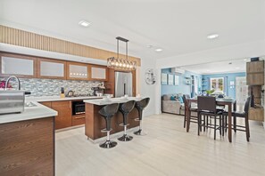 Fully equipped kitchen and dining area