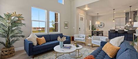 Cozy Living Area with Vaulted Ceilings and Open Floor Plan