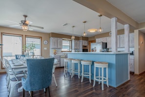 Kitchen / dining area