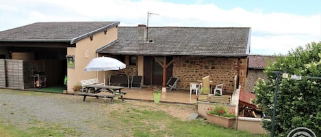 Gîte 'Chez le Vigneron' à Ternand (Rhône - Beaujolais Pierres Dorées) : La maison.