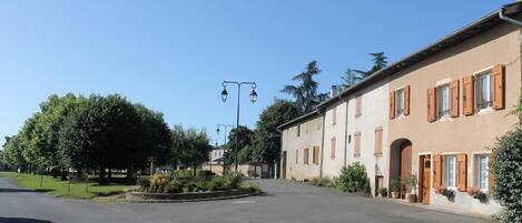 Gîte 'Fleurs de Gamay' (6 personnes, 3 chambres) à Lancié (Rhône, Beaujolais, entre Villefranche-sur-Saône et Mâcon).