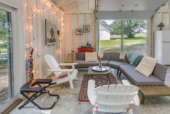 Coffeyville Vacation Rental | 750 Sq Ft | 1BA | Studio | Step-Free Access