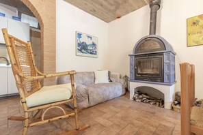 Meubles, Bois, Design Intérieur, Cadre, Bâtiment, Sol, Sol, Chaise, Immobilier, Salon