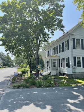 The 1890 Inn at Grasshopper Lane