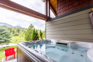 Private Hot Tub l Gas BBQ