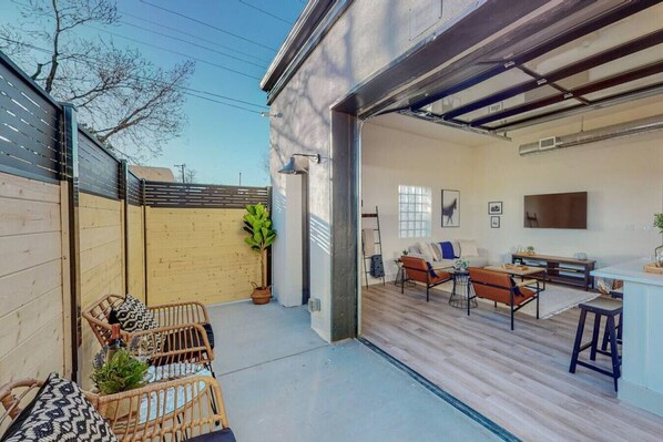 Outdoor dining