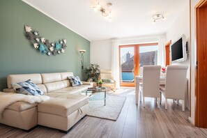 Wohnzimmer mit Essecke