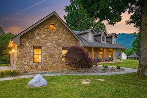 Welcome to your Smoky Mountain Retreat!