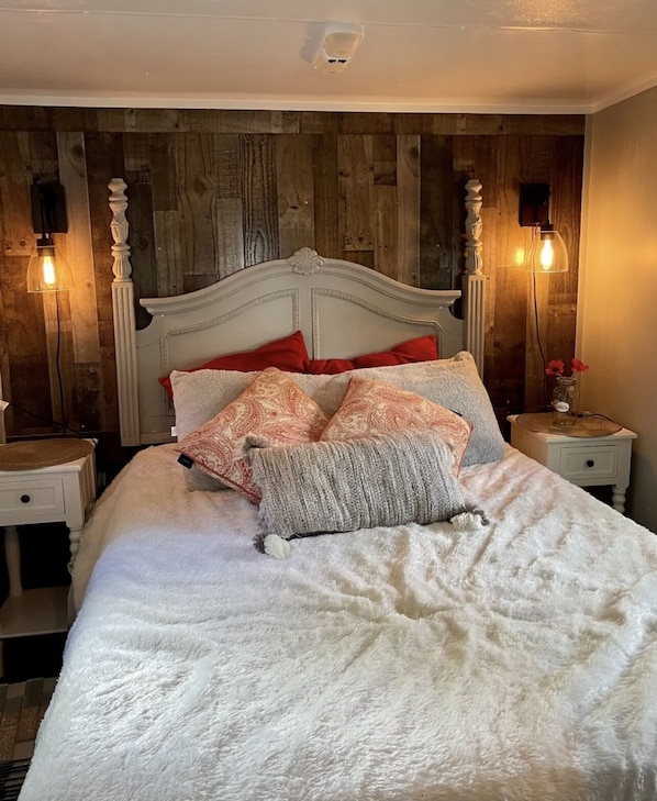 Cozy & romantic bedroom